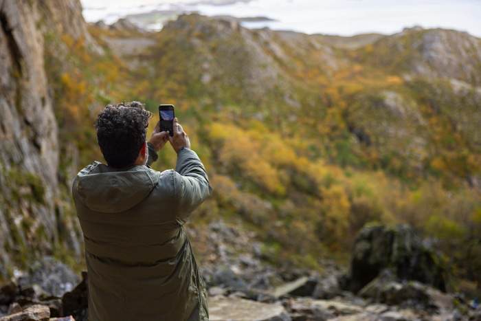 Hurtigruten COASTAL EXPRESS Lifestyle Excursions Torghatten, people ©Vilde Abrahamsen 1.jpg